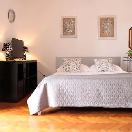 Maia's Znjan Apartment