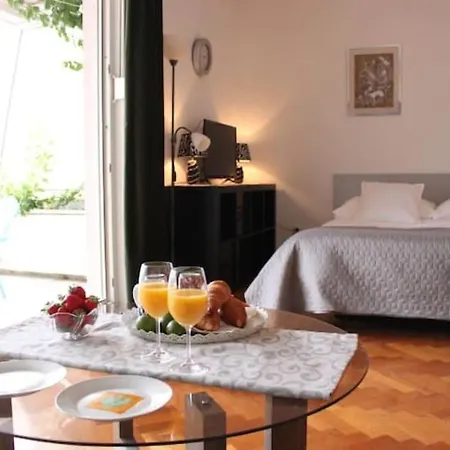 Maia's Znjan Apartment *