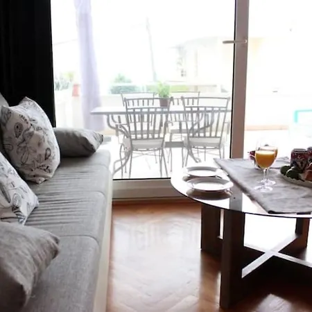 Maia's Znjan Apartment *