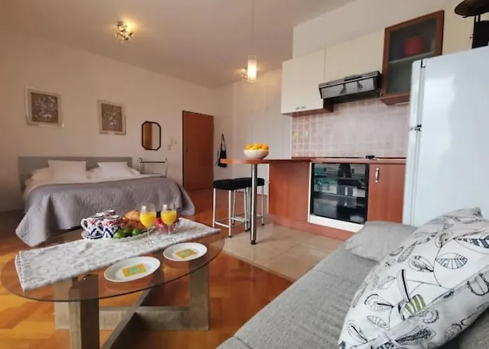 Apartment Maia's Znjan *