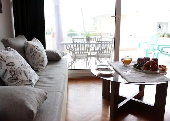 Maia's Znjan Apartment *